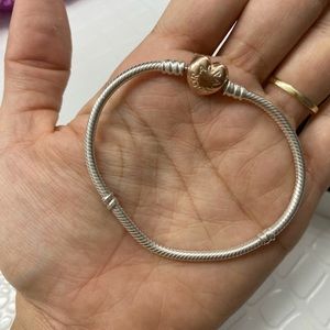 Authentic pandora bracelet like new wint the box🚨